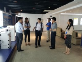 中国工程院刘文清院士莅临ayxty.com科技参观指导